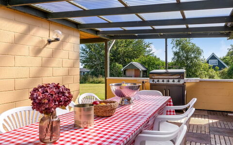 Lillan - from the Sea: Mueble, Mueble Para Exteriores, Mesa, Silla, Mesa Al Aire Libre, Jardín, Sombra, Patio, Patio Interior, Estructura Al Aire Libre