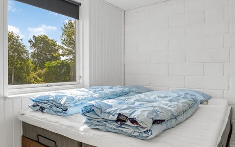 Lillan - from the Sea: Habitación, Cama, Sábana, Lecho, Suelo, Linos, Marco De La Cama, Habitación, Techo, Colchón