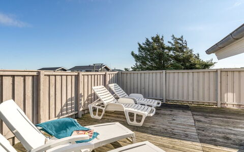 Gritt - 400M from the Sea: Casa, Casa, Barrio Residencial, Techo, Cabaña, El Terreno Del Lote, Inmuebles, Yarda, Jardín, Vía Muerta