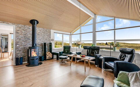 Ema - 500M from the Sea: Diseño De Interiores, Madera, Techo, Piso, Suelo, Casa, Mueble, Sala, Sofá, Silla