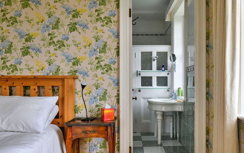 Clift Hill: Pared, Diseño De Interiores, Suelo, Habitación, Techo, Habitación, Moldura, Linos, Pintar, Planta De Casa
