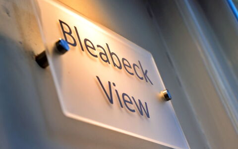 Bleabeck View: Sombra, Cordillera, Estructura Al Aire Libre, Eco Hotel, Cubierta, Mueble Para Exteriores, Jardín, Silla, Paisajismo, Madera Dura