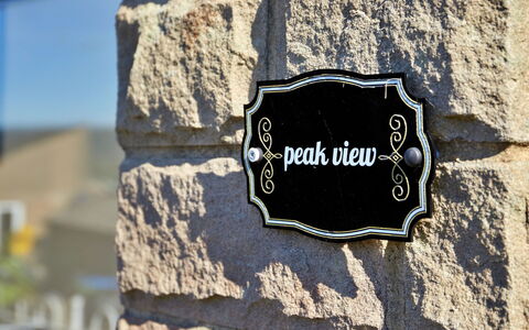 Peak View: Cubierta, Sombra, Madera Dura, Mueble Para Exteriores, Balcón, Tablón, Eco Hotel, Piscina, Suelos De Madera, Recurso