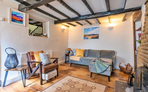 Westcote Cottage: Cubierta, Sombra, Madera Dura, Mueble Para Exteriores, Balcón, Tablón, Eco Hotel, Piscina, Suelos De Madera, Recurso