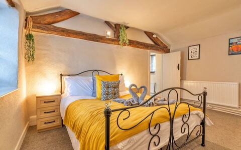 Westcote Cottage: Cubierta, Sombra, Madera Dura, Mueble Para Exteriores, Balcón, Tablón, Eco Hotel, Piscina, Suelos De Madera, Recurso