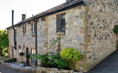 Sisu Bakewell, Limestones Cottage