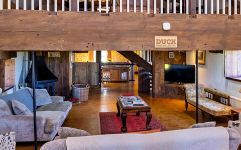 Fletland Mill: Cubierta, Sombra, Madera Dura, Mueble Para Exteriores, Balcón, Tablón, Eco Hotel, Piscina, Suelos De Madera, Recurso