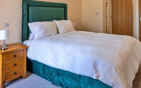 Little Rissington - Barn Seven: Cubierta, Sombra, Madera Dura, Mueble Para Exteriores, Balcón, Tablón, Eco Hotel, Piscina, Suelos De Madera, Recurso