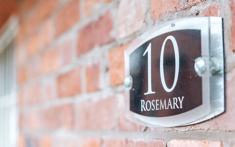 Rosemary Country Cottage: Cubierta, Sombra, Madera Dura, Mueble Para Exteriores, Balcón, Tablón, Eco Hotel, Piscina, Suelos De Madera, Recurso
