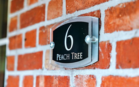 Netley Hall - Peach Tree: Cubierta, Sombra, Madera Dura, Mueble Para Exteriores, Balcón, Tablón, Eco Hotel, Piscina, Suelos De Madera, Recurso