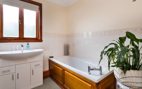 The Grove Annexe: Piso, Diseño De Interiores, Arreglo De Tubería, Suelo, Baño, Grifo, Plomería, Bañera, Lavabo, Encendiendo