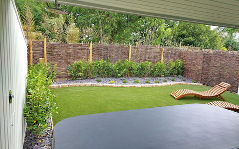 Little Dunley - Willow: Departamento, Balcón, Sombra, Centro De Deportes Acuáticos, Hotel, Muelle