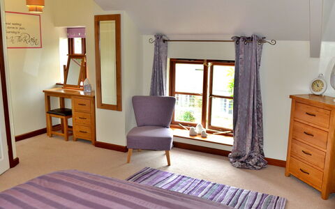 Little Dunley - Wisteria Cottage: Departamento, Balcón, Sombra, Centro De Deportes Acuáticos, Hotel, Muelle