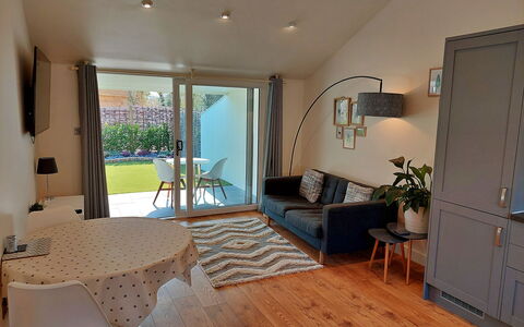 Little Dunley - Holly: Departamento, Balcón, Sombra, Centro De Deportes Acuáticos, Hotel, Muelle