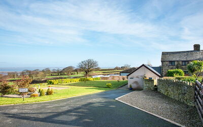 Picton Lodge - Sea Views