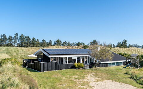 Greta - 2.5Km from the Sea: Madera, Casa, Porche, Cubierta, Madera Dura, Techo, Manchas De Madera, Suelos De Madera, Eco Hotel