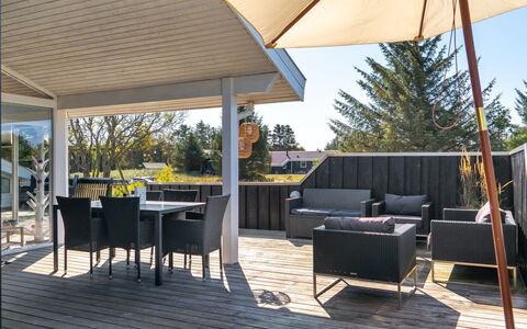 Greta - 2.5Km from the Sea: Madera, Casa, Porche, Cubierta, Madera Dura, Techo, Manchas De Madera, Suelos De Madera, Eco Hotel