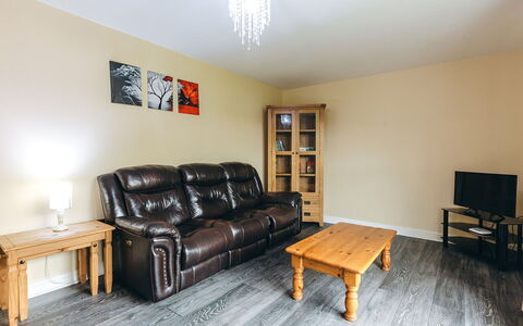 Camelia Country Cottage: Tiempo De Día, Edificio, Ventana, Fachada, Departamento, Diseño Urbano, Condominio, Uso Mixto