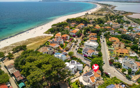 Villa al Mare: Tiempo De Día, Edificio, Ventana, Fachada, Departamento, Diseño Urbano, Condominio, Uso Mixto
