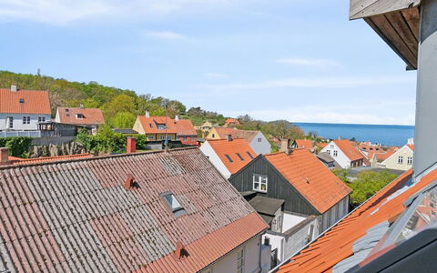 Elemine - 500M from the Sea: Madera, Piso, Diseño De Interiores, Suelo, Mueble, Suelos De Madera, Habitación, Techo, Manchas De Madera, Madera Dura