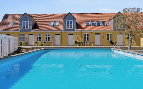 Elemine - 500M from the Sea: Techo, Casa, Casa, Cabaña, Puerta, Vía Muerta, Inmuebles, Césped, Yarda, Porche
