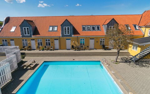 Elemine - 500M from the Sea: Techo, Casa, Casa, Cabaña, Puerta, Vía Muerta, Inmuebles, Césped, Yarda, Porche