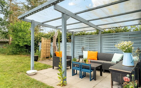 Annalia - 400M from the Sea: Mueble Para Exteriores, Jardín, Mueble, Mesa Al Aire Libre, Sombra, Patio, Estructura Al Aire Libre, Patio Interior, Pérgola, Yarda