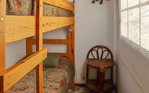 Mukalilla, Paritalo Sis Loppusiivouksen: Habitación, Cama, Sábana, Madera, Lecho, Mueble, Diseño De Interiores, Litera, Piso, Marco De La Cama