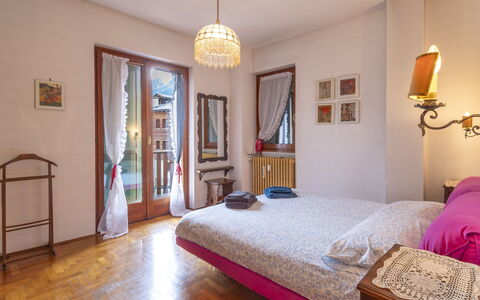 Monte Livrio: Cama, Diseño De Interiores, Mueble, Habitación, Madera, Suelo, Sábana, Lecho, Piso, Habitación