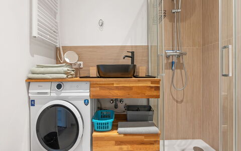 Art District Nook: Arreglo De Tubería, Lavadora, Diseño De Interiores, Lavabo, Piso, Grifo, Mueble De Baño, Suelo, Baño, Plomería