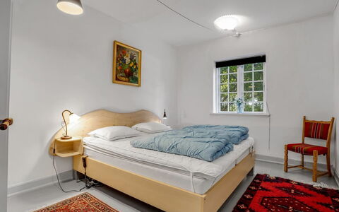 Iivo - 1.3Km from the Sea: Cama, Habitación, Pared, Diseño De Interiores, Mueble, Suelo, Lecho, Sábana, Techo, Marco De La Cama