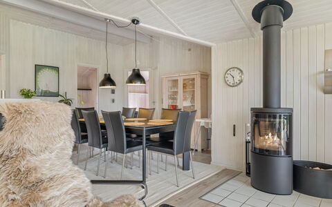 Frederikke - 875M from the Sea: Piso, Madera, Suelo, Diseño De Interiores, Techo, Suelos De Madera, Mueble, Casa, Habitación, Sala