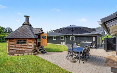 Frederikke - 875M from the Sea