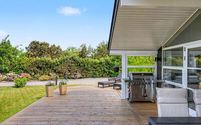 Frederikke - 875M from the Sea