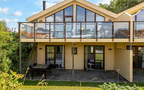 Rouwen - 120M from the Sea: Balcón, Inmuebles, Sombra, Porche, Villa