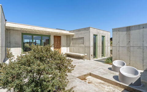 Rieke - 250M from the Sea