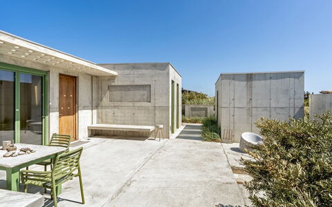 Rieke - 250M from the Sea