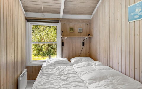 Rathulf - 700M from the Sea: Habitación, Madera, Cama, Sábana, Lecho, Suelo, Techo, Diseño De Interiores, Piso, Marco De La Cama