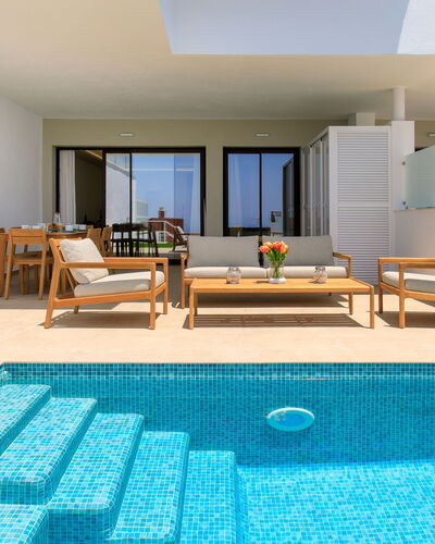 D'Mediterranea Private Pool & Sauna: Madera, Piso, Suelo, Mueble, Piscina, Recurso, Sombra, Mueble Para Exteriores, Silla, Diseño