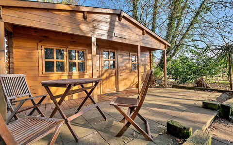 Woodland Lodge: Madera, Manchas De Madera, Madera Dura, Cabaña, Cuarto De Troncos, Tablón, Sombra, Maderas, Edificios Del Jardín, Estructura Al Aire Libre