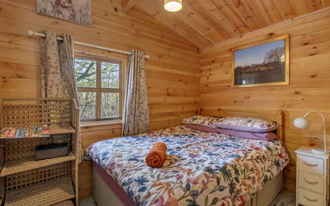 Woodland Lodge: Madera, Habitación, Casa, Piso, Suelo, Diseño De Interiores, Cabaña, Casa, Manchas De Madera, Techo
