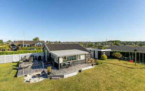 Raymond - 175M from the Sea: Inmuebles, Sombra, Entrada De Coches, Casa De Campo