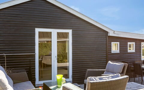 Raymond - 175M from the Sea: Inmuebles, Sombra, Entrada De Coches, Casa De Campo