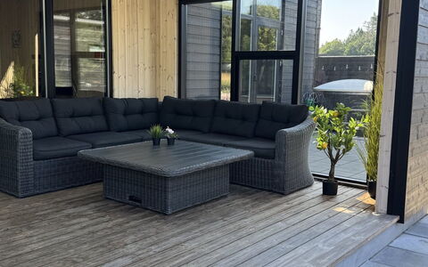 Abbo - 750M from the Sea: Madera, Material Compuesto, Mueble Para Exteriores, Cubierta, Mesa Al Aire Libre, Madera Dura, Tablón, Manchas De Madera, Diseño