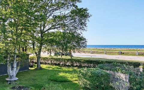 Meglena - 250M from the Sea: Hierba, Pradera, El Terreno Del Lote, Cabaña, Área Rural, Prado, Edificios Del Jardín, Jardín, Cobertizo