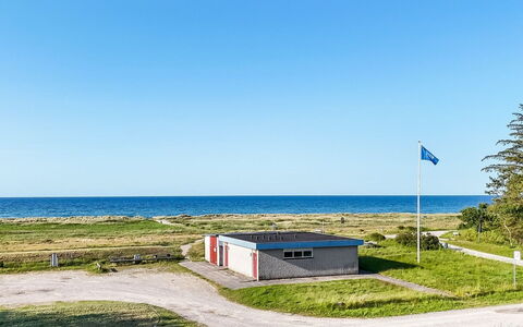 Meglena - 250M from the Sea: Hierba, Pradera, El Terreno Del Lote, Cabaña, Área Rural, Prado, Edificios Del Jardín, Jardín, Cobertizo