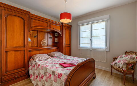 L'Écrin du Bono: Mueble, Habitación, Cama, Diseño De Interiores, Madera, Sábana, Lecho, Habitación, Gabinetes, Piso