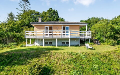 Albert - 300M from the Sea: Madera, Casa, Porche, Cubierta, Madera Dura, Techo, Manchas De Madera, Suelos De Madera, Eco Hotel