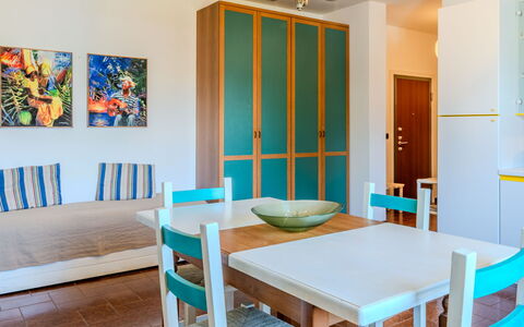 Casa al Lago: Mueble, Diseño De Interiores, Piso, Madera, Suelo, Habitación, Techo, Comedor, Encendiendo, Mesa