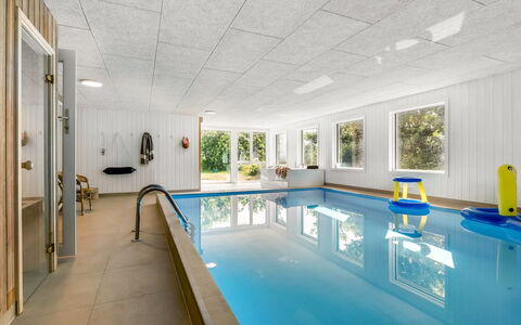 Donka - 25M from the Sea: Piscina, Mueble Para Exteriores, Mueble, Recurso, Losa, Eco Hotel, Sombra, Silla, Ocio, Inmuebles